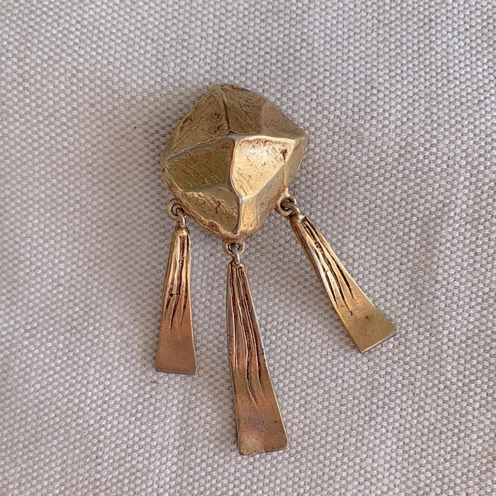 Project  - HERMES GoldTone Metal 3 Point Fringe Motif Drop ClipOn 1 earring only